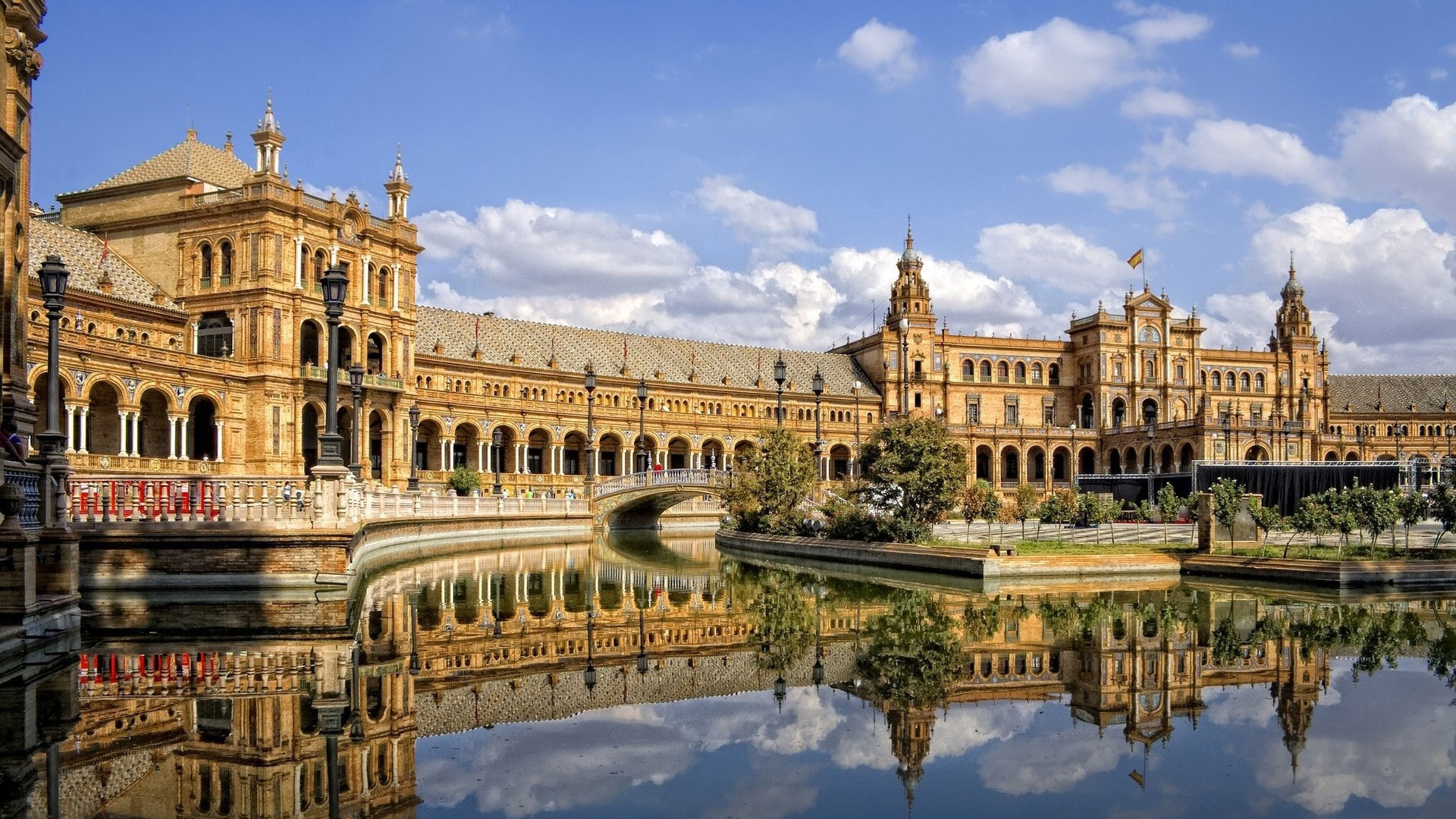 Reclama la plusvalía municipal al Ayuntamiento de Sevilla