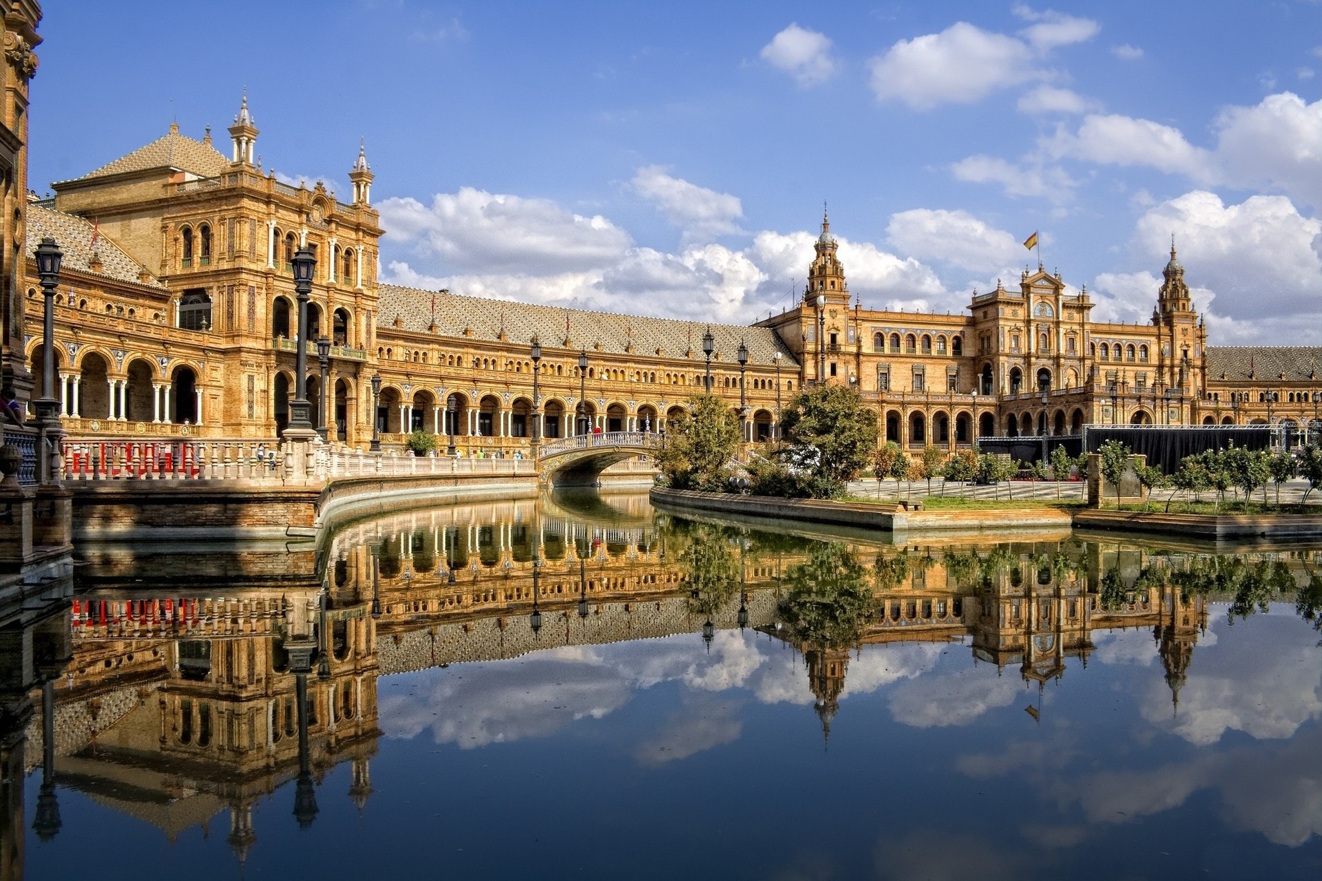Reclama la plusvalía municipal al Ayuntamiento de Sevilla